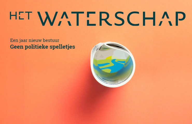 cover van magazine Het Waterschap, oranje achtergrond met abstract beeld en tekst 'Een jaar een nieuw bestuur', 'Geen politieke spelletjes'